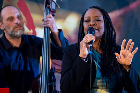 Lori Williams & Band 17.7 (12)